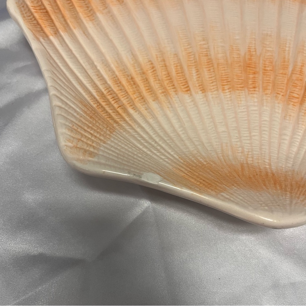 Cardinal, INC. • Light Peach Shell Platter - Picture 2 of 3